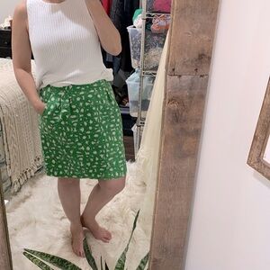 Boden skirt green & white print with pockets size 8 cotton fabric